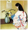 Femme pratiquant l'art de l'ikebana