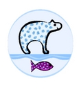 Ours blanc picoté bleu sur la glace, un poisson mauve passant sous lui