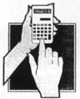 Deux mains qui tiennent une calculatrice