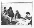 Un groupe dans un atelier.