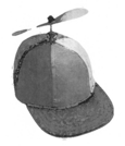 Casquette avec une hélice sur le dessus.